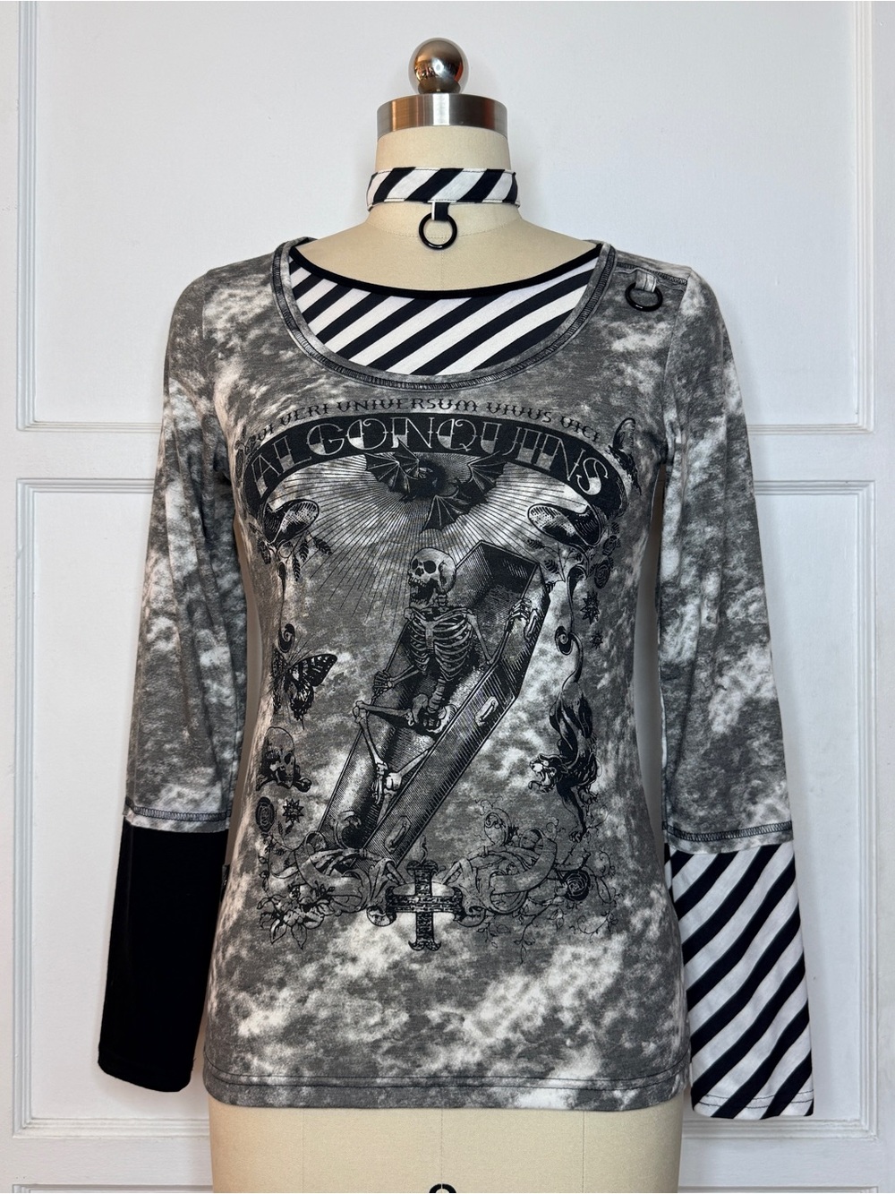 Algonquins stripe skull tee